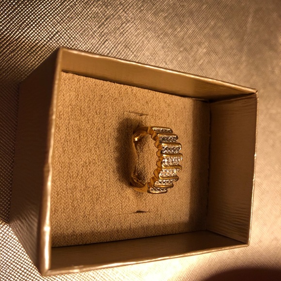 Ladies ring. - Picture 2 of 5
